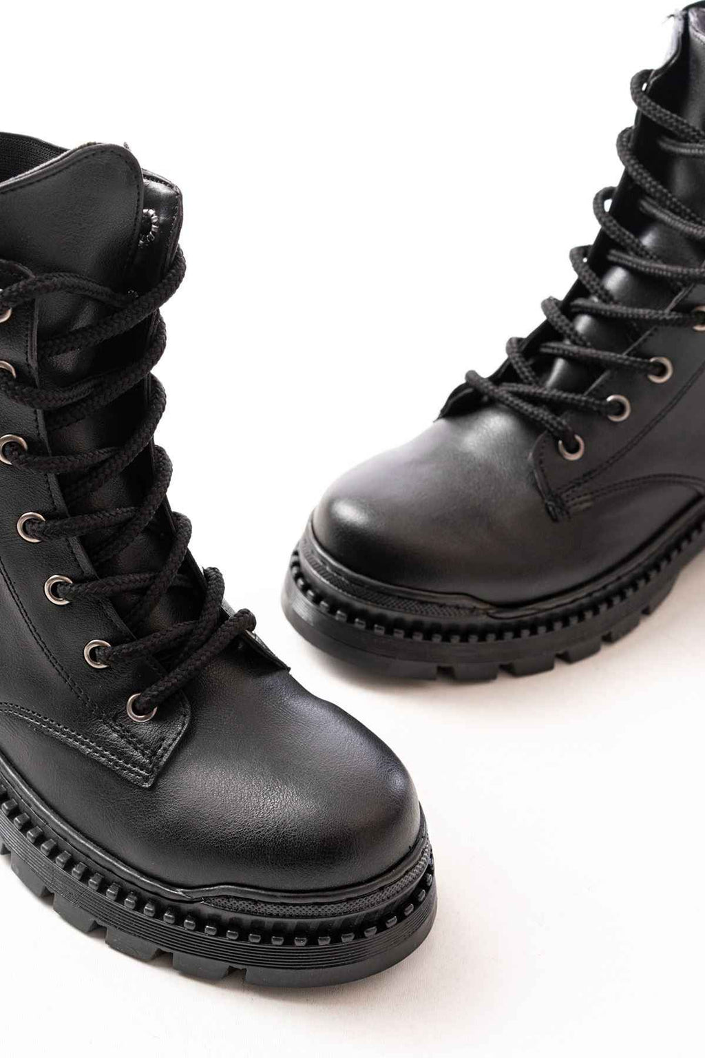 Ayakkabı Aşkı 2051-298 Siyah Cilt Düz Topuklu Bağcıklı Lastikli Günlük Kadın Bot