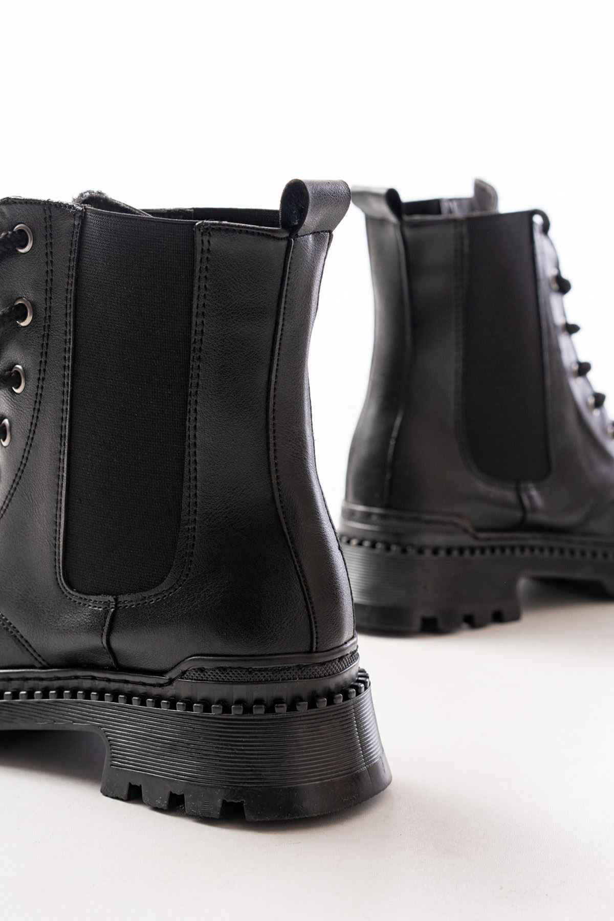 Ayakkabı Aşkı 2051-298 Siyah Cilt Düz Topuklu Bağcıklı Lastikli Günlük Kadın Bot