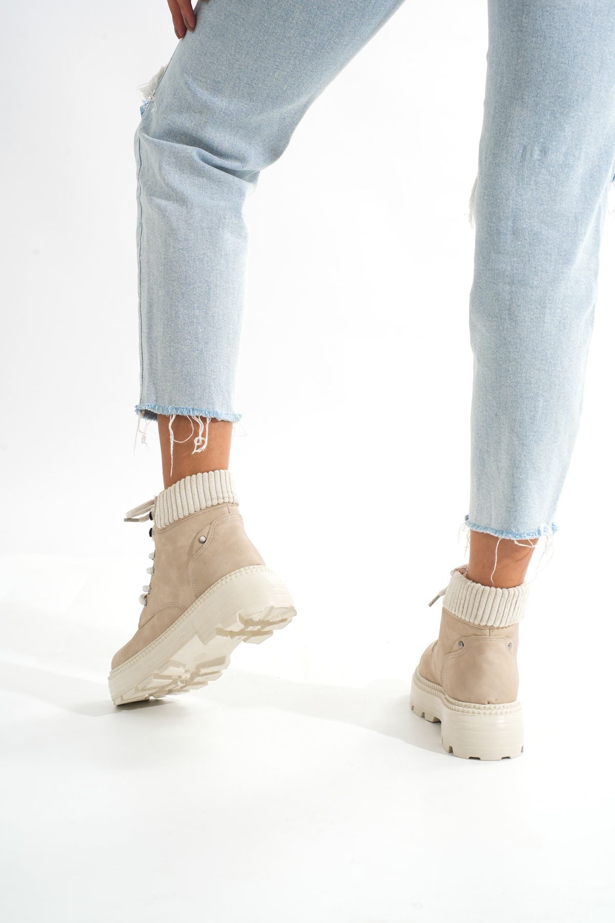 Ayakkabı Aşkı LMÇ-2045 Bej Süet Bağcıklı Kalın Taban Kadın Günlük Bot - Ayakkabı Aşkı