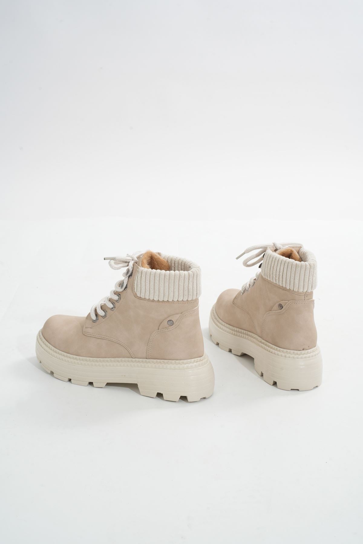 Ayakkabı Aşkı LMÇ-2045 Bej Süet Bağcıklı Kalın Taban Kadın Günlük Bot
