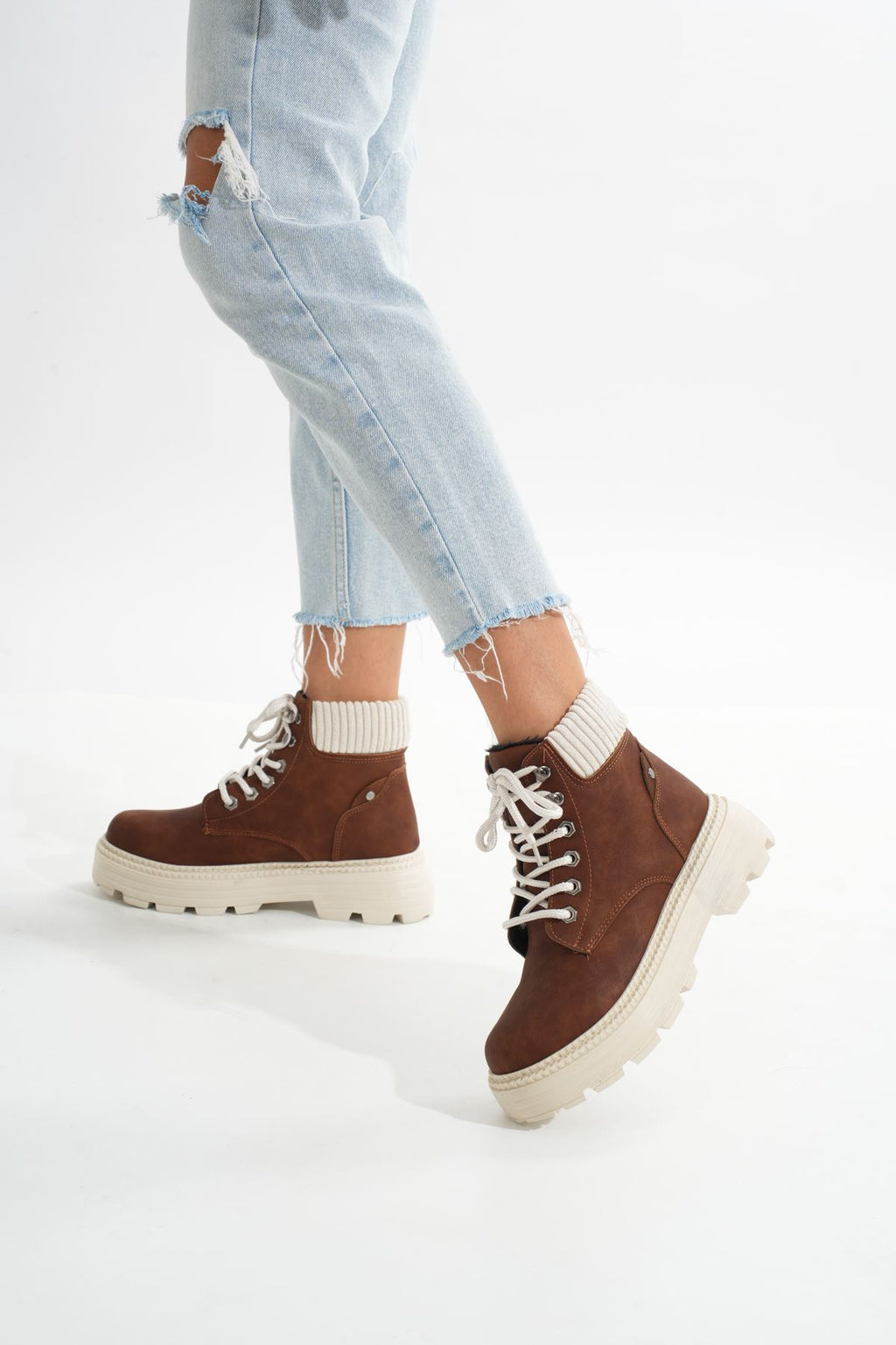 Ayakkabı Aşkı LMÇ-2045 Kahverengi Süet Bağcıklı Kalın Taban Kadın Günlük Bot - Ayakkabı Aşkı