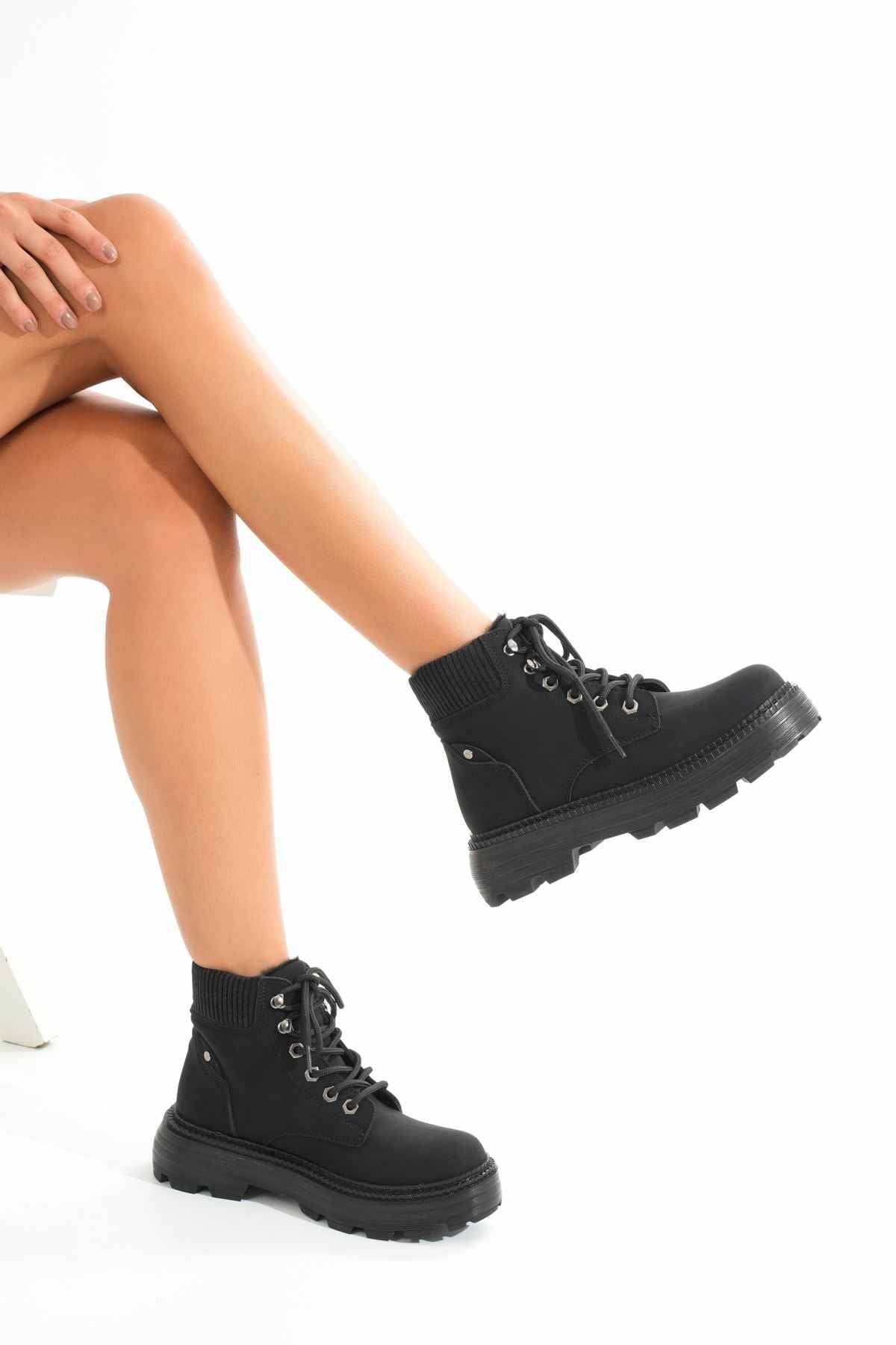 Ayakkabı Aşkı Lmç-2045 Kömür Siyahı Bağcıklı Kalın Taban Kadın Günlük Bot