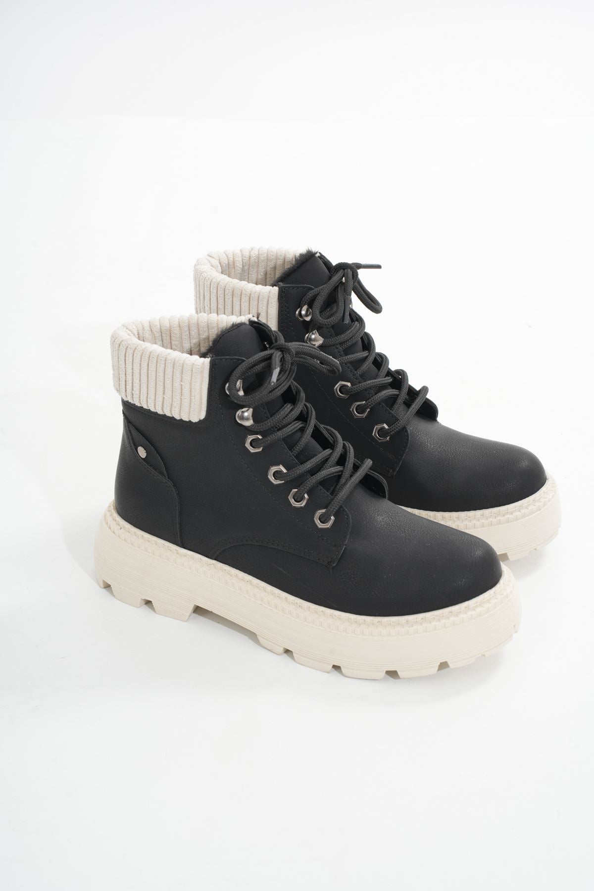 Ayakkabı Aşkı LMÇ-2045 Siyah-Bej Taban Bağcıklı Kalın Taban Kadın Günlük Bot - Ayakkabı Aşkı