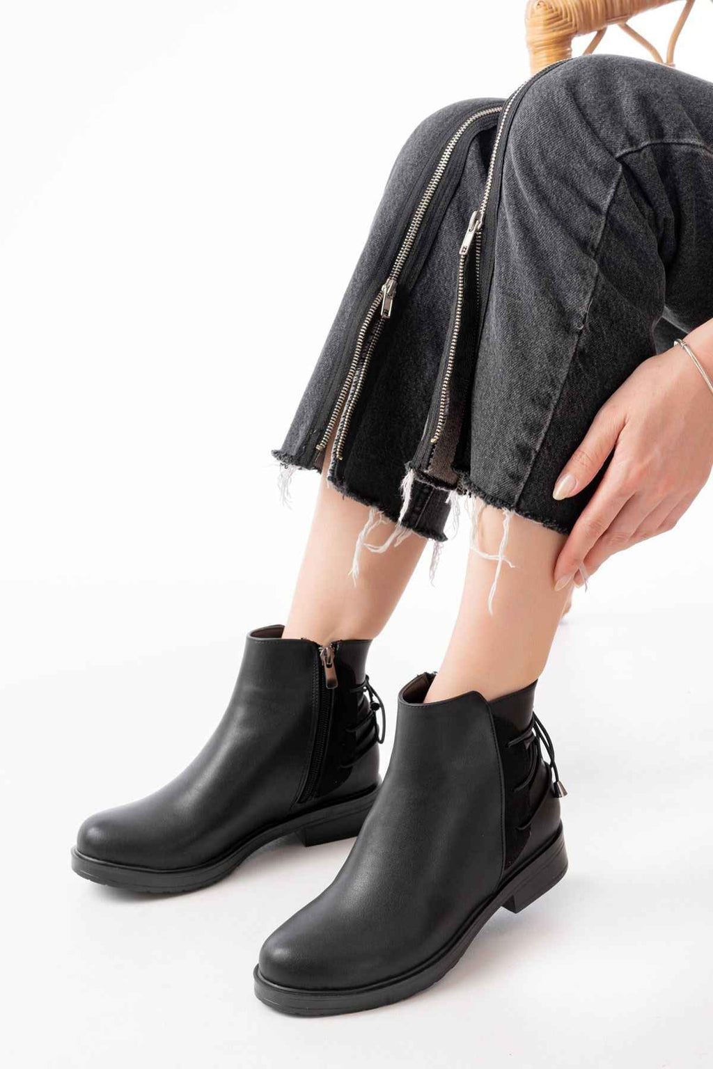 Ayakkabı Aşkı 165-209 Siyah Arka Bağcık Aksesuarlı Fermuarlı Günlük Kadın Bot