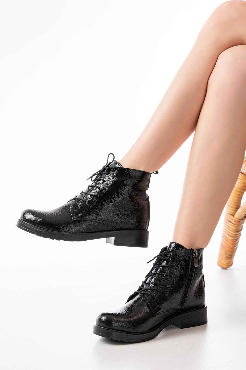 Ayakkabı Aşkı 165-225 Siyah Rugan Bağcıklı Fermuarlı Günlük Kadın Bot