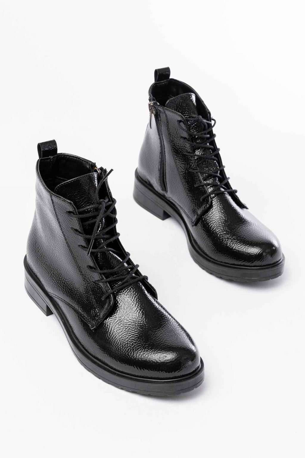 Ayakkabı Aşkı 165-225 Siyah Rugan Bağcıklı Fermuarlı Günlük Kadın Bot