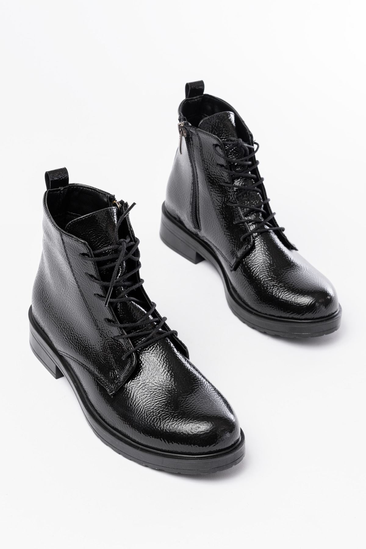 165-225 Siyah Rugan Bağcıklı Fermuarlı Günlük Kadın Bot - Siyah