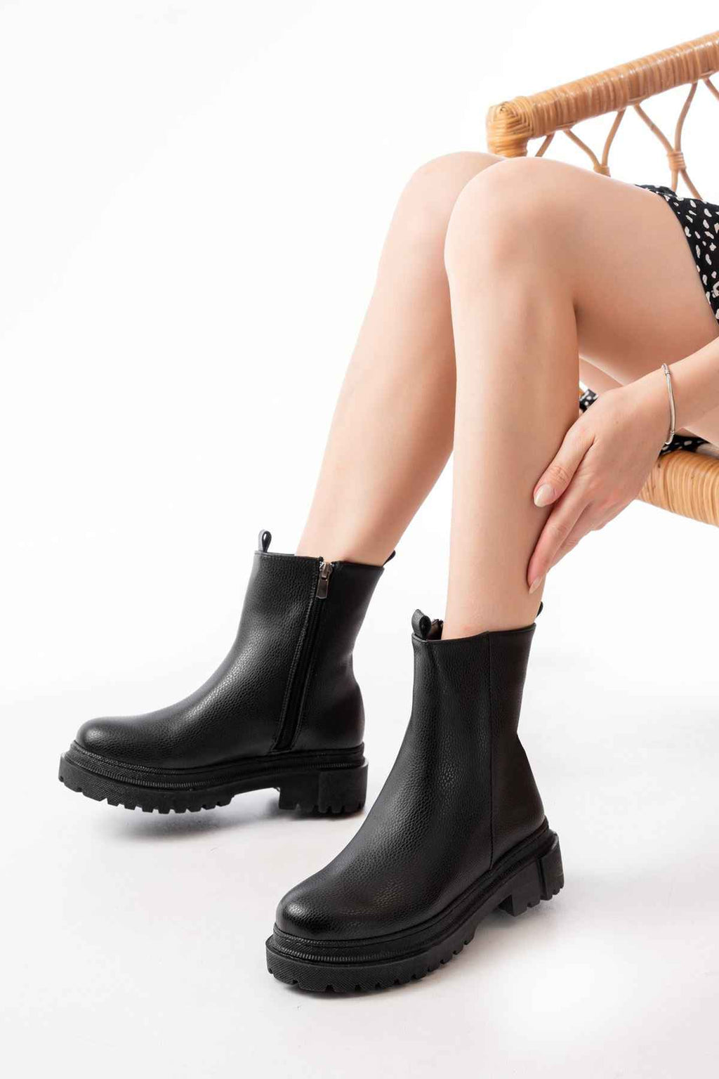 Ayakkabı Aşkı 812-2012 Siyah Luna Fermuarlı Günlük Kadın Bot