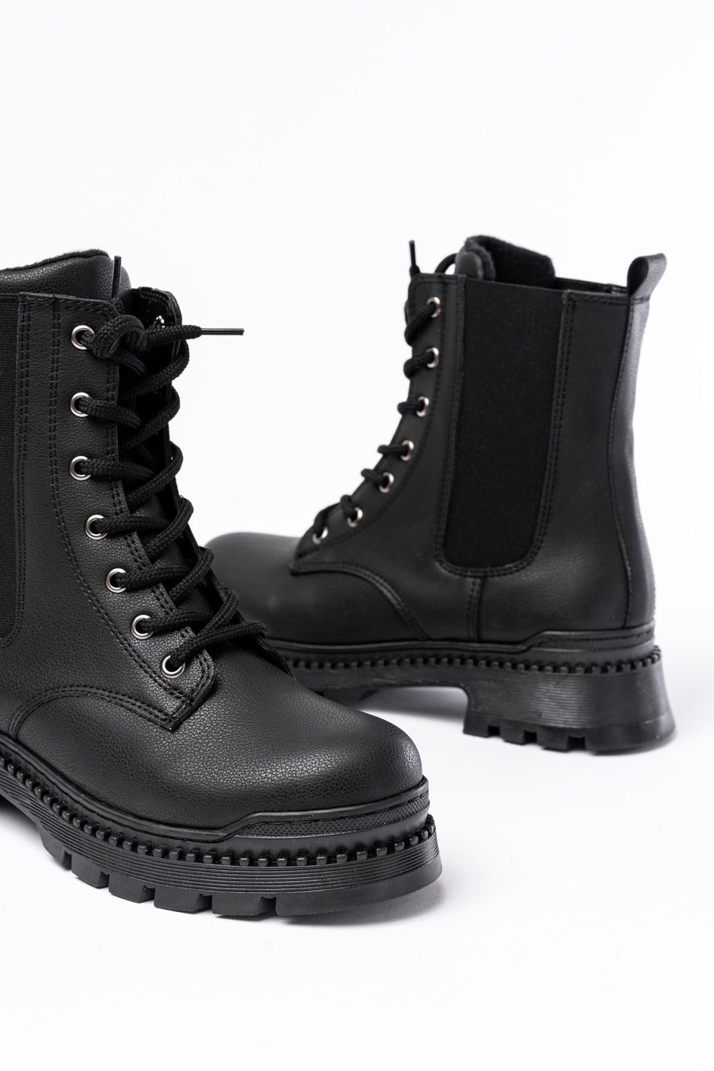 Ayakkabı Aşkı Siyah Luna Düz Topuklu Bağcıklı Lastikli Günlük Kadın Bot