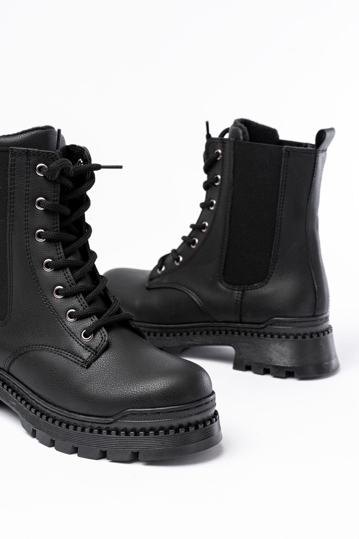 Ayakkabı Aşkı Siyah Luna Düz Topuklu Bağcıklı Lastikli Günlük Kadın Bot