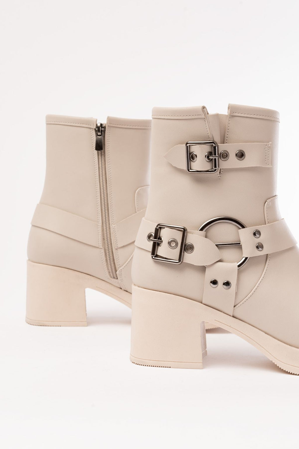 Ayakkabı Aşkı Bej Toka Aksesuarlı Fermuarlı Topuklu Günlük Kadın Bot - Ayakkabı Aşkı