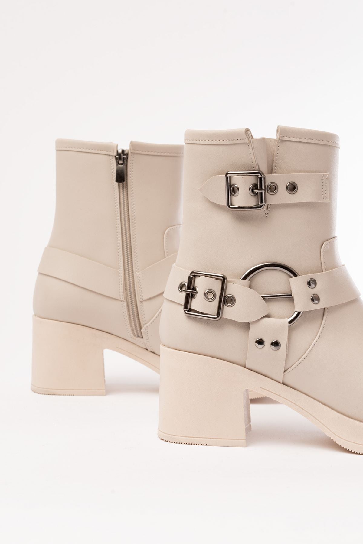 Ayakkabı Aşkı Bej Toka Aksesuarlı Fermuarlı Topuklu Günlük Kadın Bot - Ayakkabı Aşkı