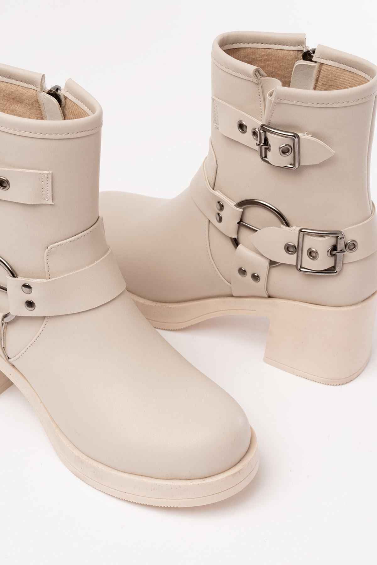 Ayakkabı Aşkı 5109-3028 Bej Toka Aksesuarlı Fermuarlı Topuklu Günlük Kadın Bot