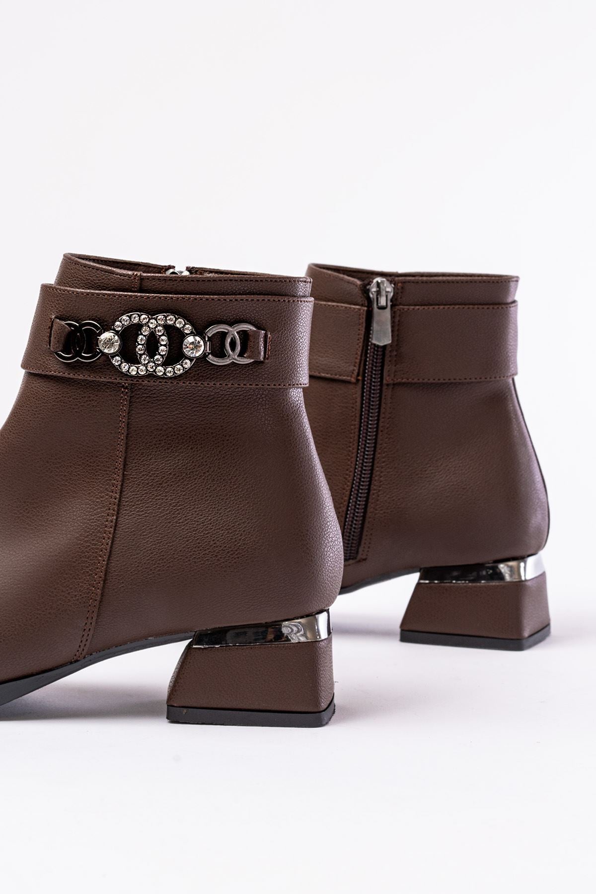 Ayakkabı Aşkı Kahverengi Toka Aksesuarlı Topuklu Fermuarlı Günlük Kadın Bot - Ayakkabı Aşkı