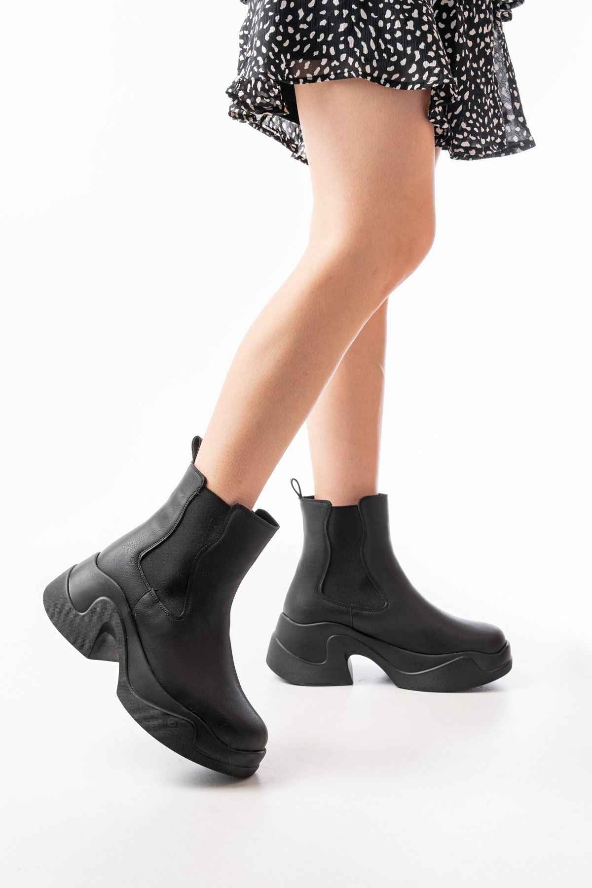 Ayakkabı Aşkı Fz-2400 Siyah Yüksek Tabanlı Lastikli Günlük Kadın Bot