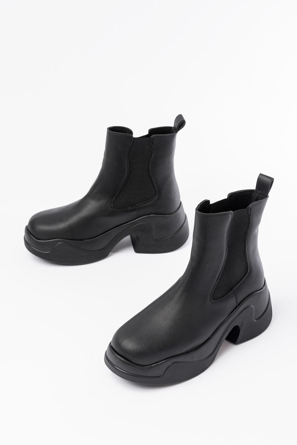 Ayakkabı Aşkı Siyah Yüksek Tabanlı Lastikli Günlük Kadın Bot