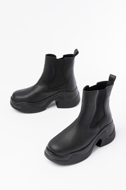 Ayakkabı Aşkı Siyah Yüksek Tabanlı Lastikli Günlük Kadın Bot