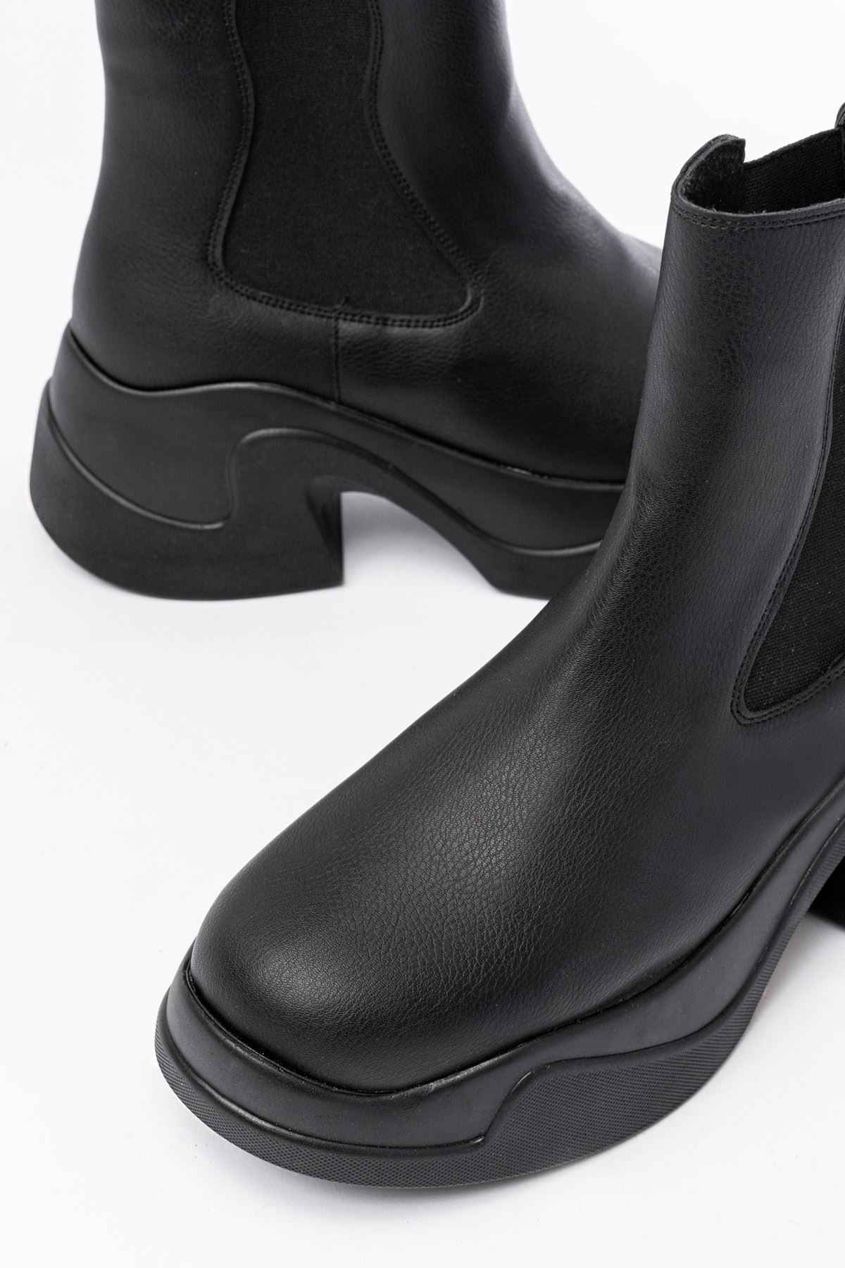 Ayakkabı Aşkı Fz-2400 Siyah Yüksek Tabanlı Lastikli Günlük Kadın Bot