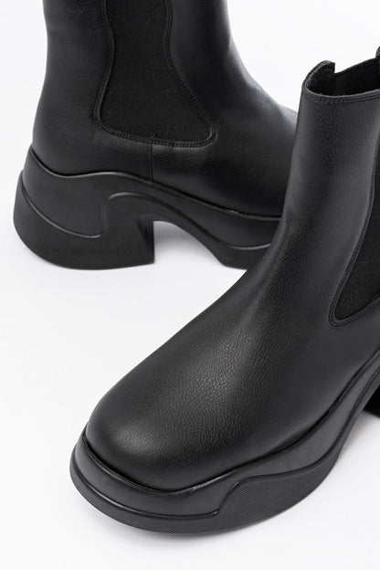 Ayakkabı Aşkı Siyah Yüksek Tabanlı Lastikli Günlük Kadın Bot