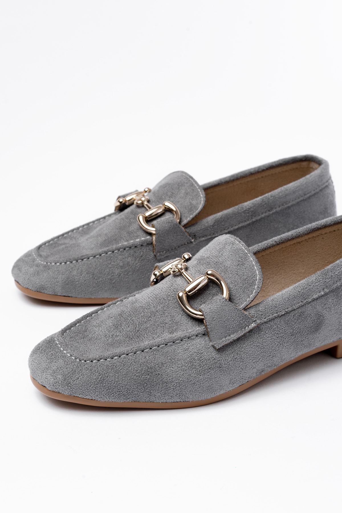 Ayakkabı Aşkı 303 Gri Süet Toka Aksesuarlı Günlük Kadın Babet - Ayakkabı Aşkı