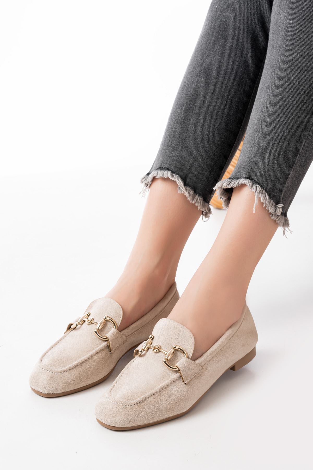 303 Bej Süet Toka Aksesuarlı Günlük Kadın Babet - Bej