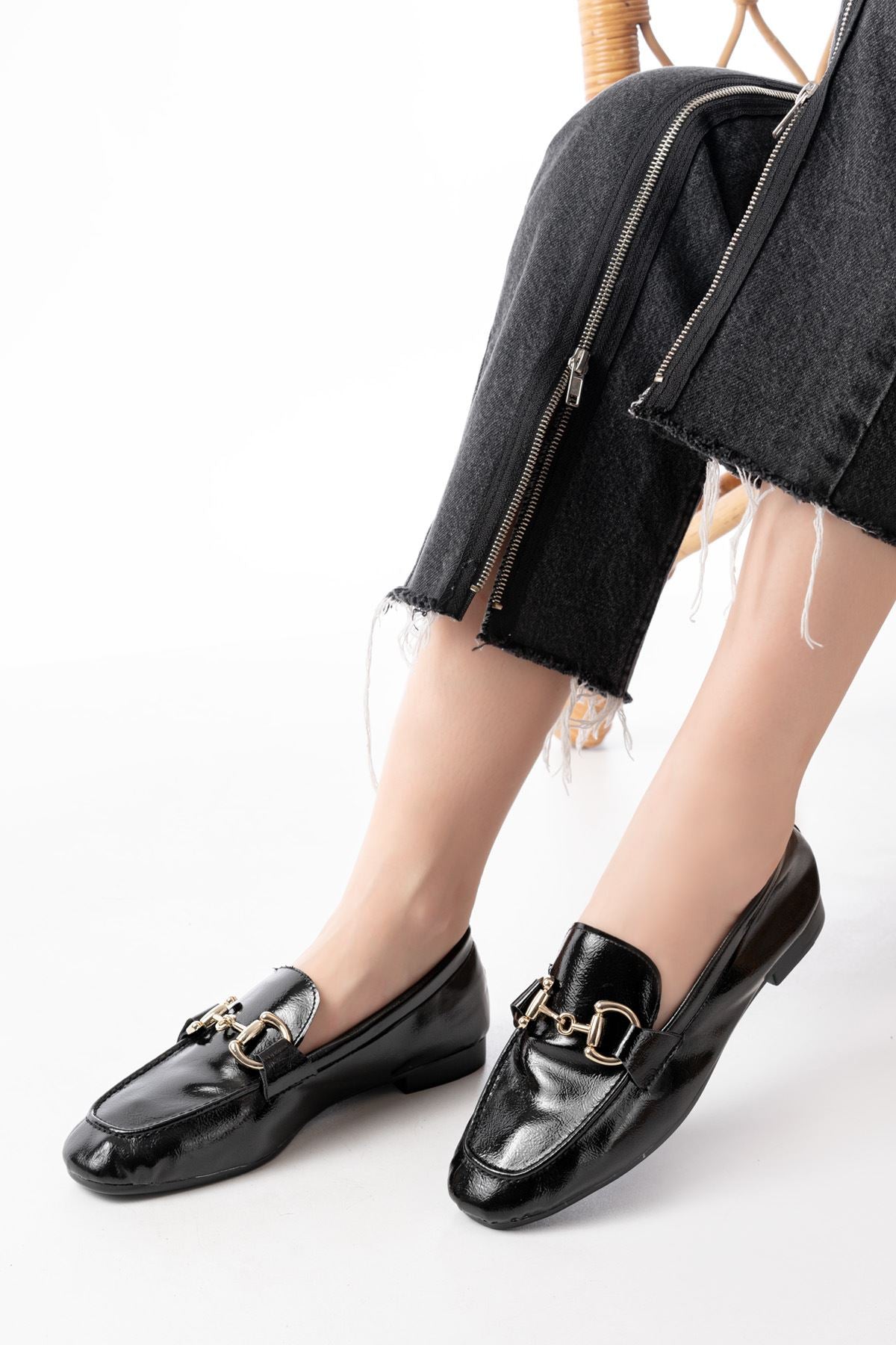 Ayakkabı Aşkı 303 Siyah Rugan Toka Aksesuarlı Günlük Kadın Babet