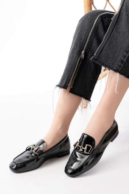 Ayakkabı Aşkı 303 Siyah Rugan Toka Aksesuarlı Günlük Kadın Babet