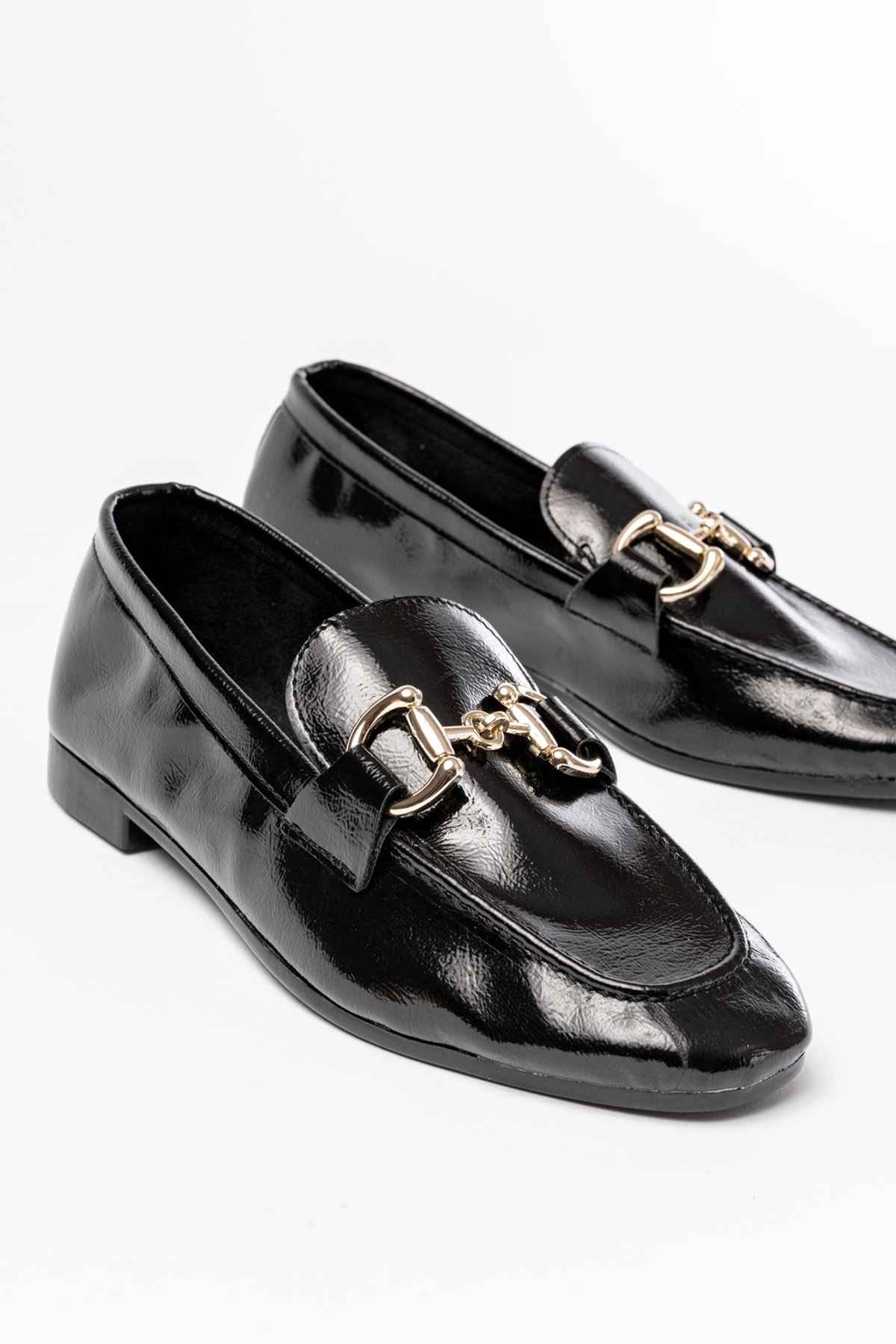 Ayakkabı Aşkı 303 Siyah Rugan Toka Aksesuarlı Günlük Kadın Babet