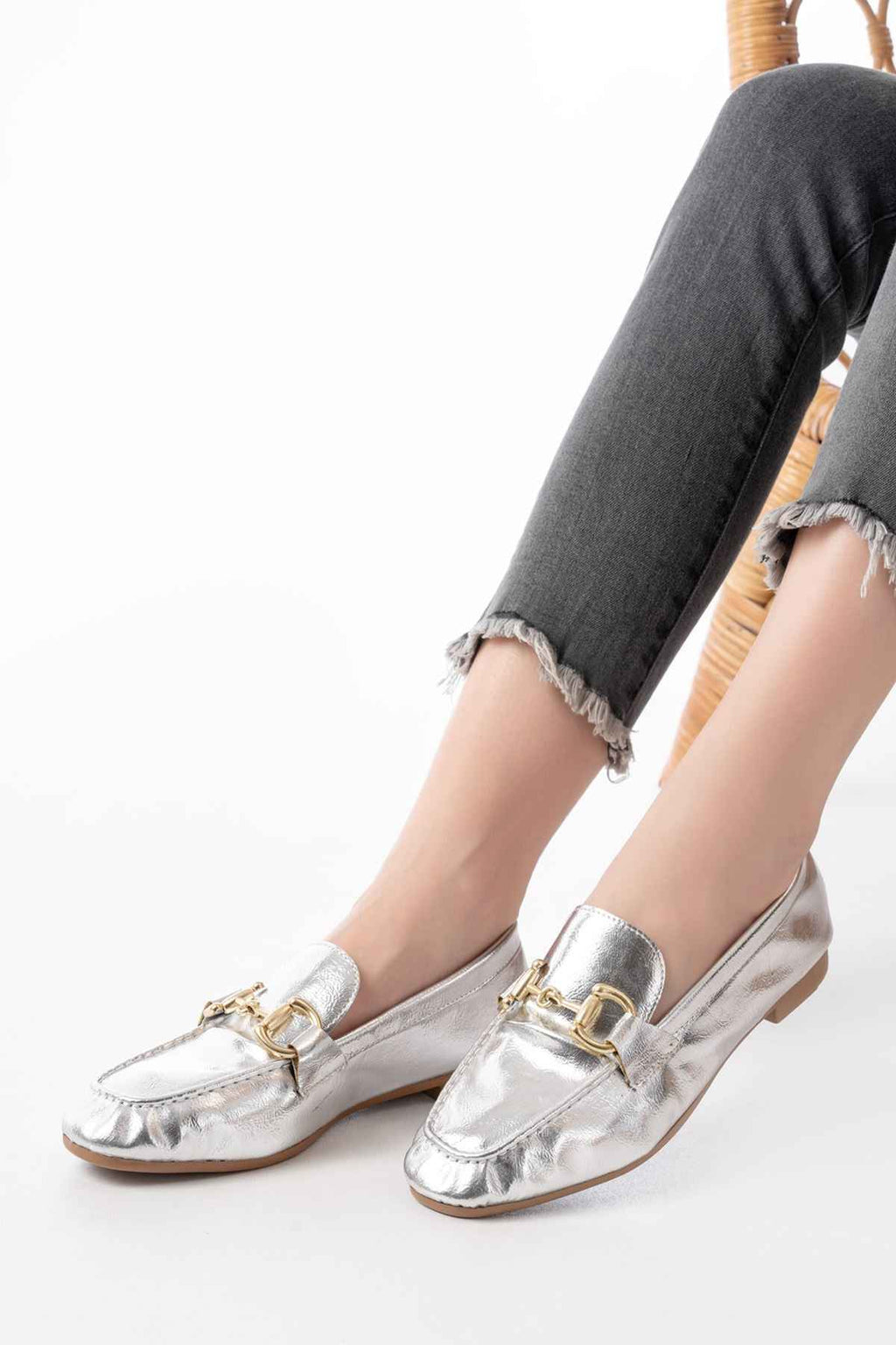 Ayakkabı Aşkı 303 Gümüş Toka Aksesuarlı Günlük Kadın Babet