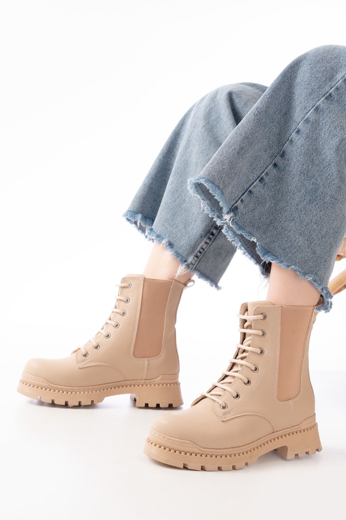 Ayakkabı Aşkı Bej Düz Topuklu Bağcıklı Lastikli Günlük Kadın Bot - Ayakkabı Aşkı
