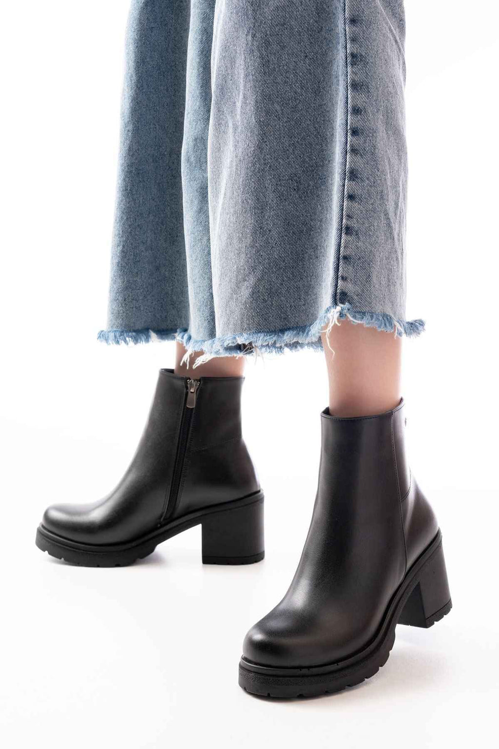Ayakkabı Aşkı 767-3020 Siyah Fermuarlı Kalın Topuklu Günlük Kadın Bot