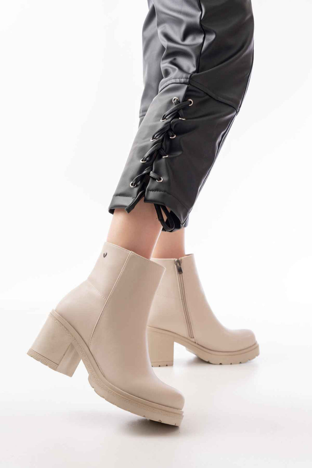 Ayakkabı Aşkı 767-3020 Bej Fermuarlı Kalın Topuklu Günlük Kadın Bot