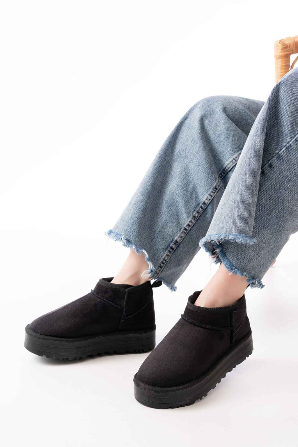 Ayakkabı Aşkı Ndr-2850 Siyah Süet Içi Kürklü Kışlık Kapalı Burun Kadın Günlük Terlik