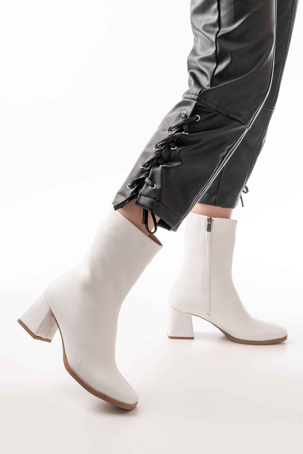 Ayakkabı Aşkı Msk-032 Beyaz Topuklu Fermuarlı Kadın Bot