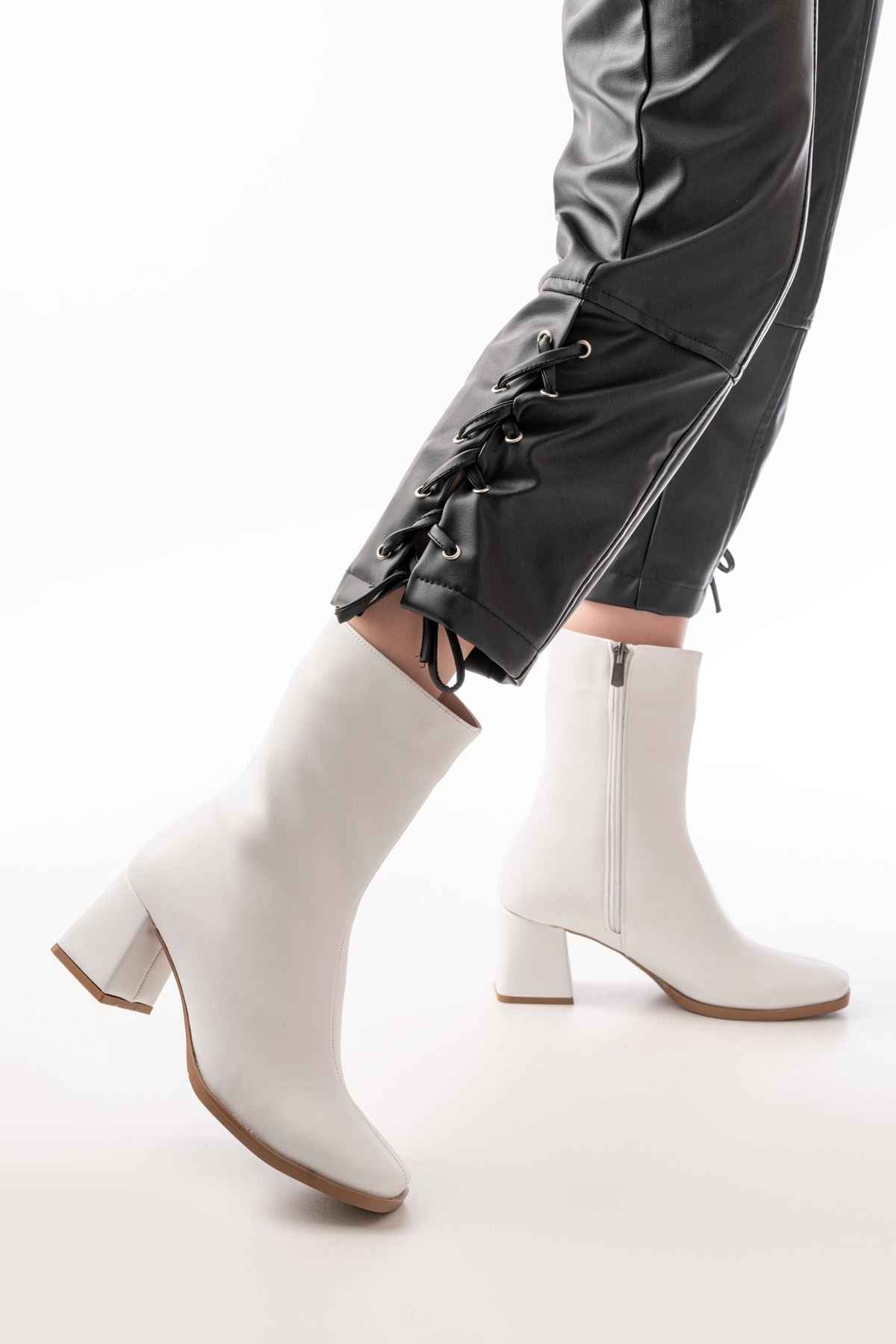 Ayakkabı Aşkı Msk-032 Beyaz Topuklu Fermuarlı Kadın Bot