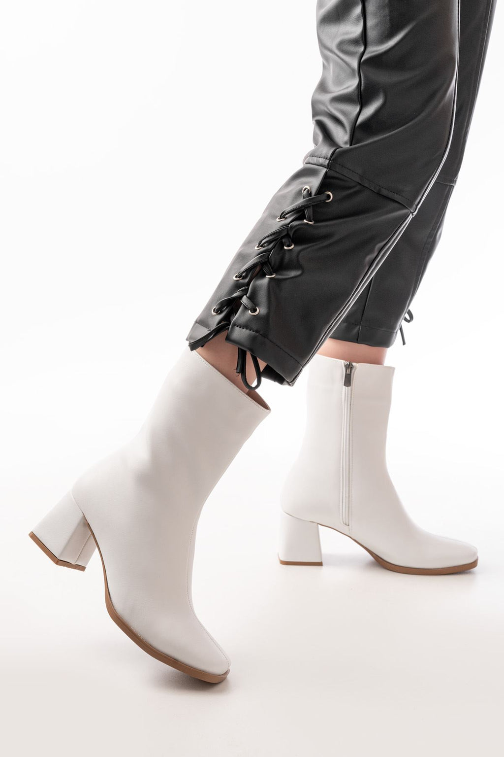 Ayakkabı Aşkı Beyaz Topuklu Fermuarlı Kadın Bot - Ayakkabı Aşkı