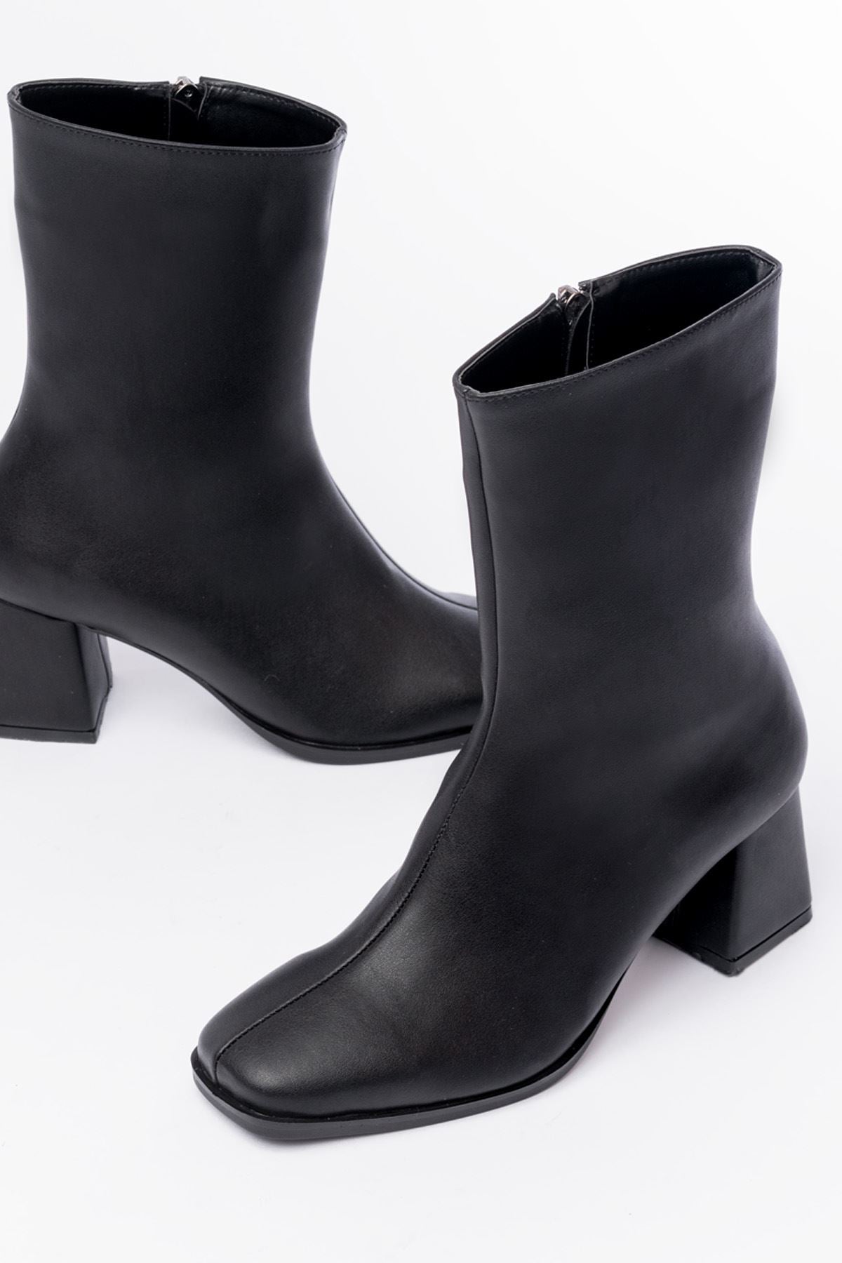 Ayakkabı Aşkı Siyah Topuklu Fermuarlı Kadın Bot