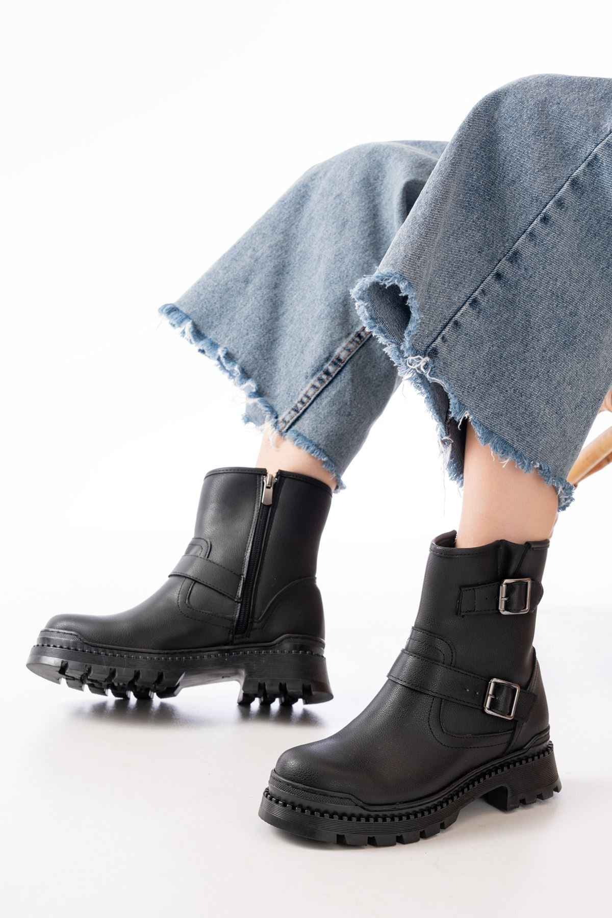 Ayakkabı Aşkı 2051-2014 Siyah Tokalı Düz Topuklu Tokalı Fermuarlı Günlük Kadın Bot