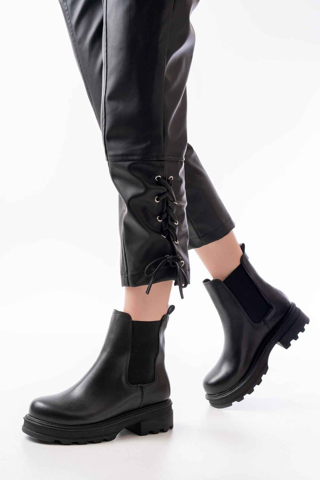 Ayakkabı Aşkı 745-2137 Siyah Kalın Taban Lastikli Günlük Kadın Bot