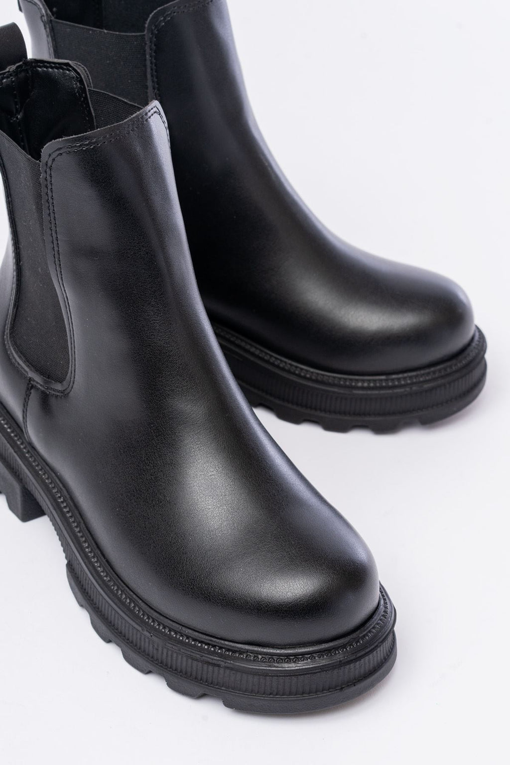 Ayakkabı Aşkı Siyah Kalın Taban Lastikli Günlük Kadın Bot