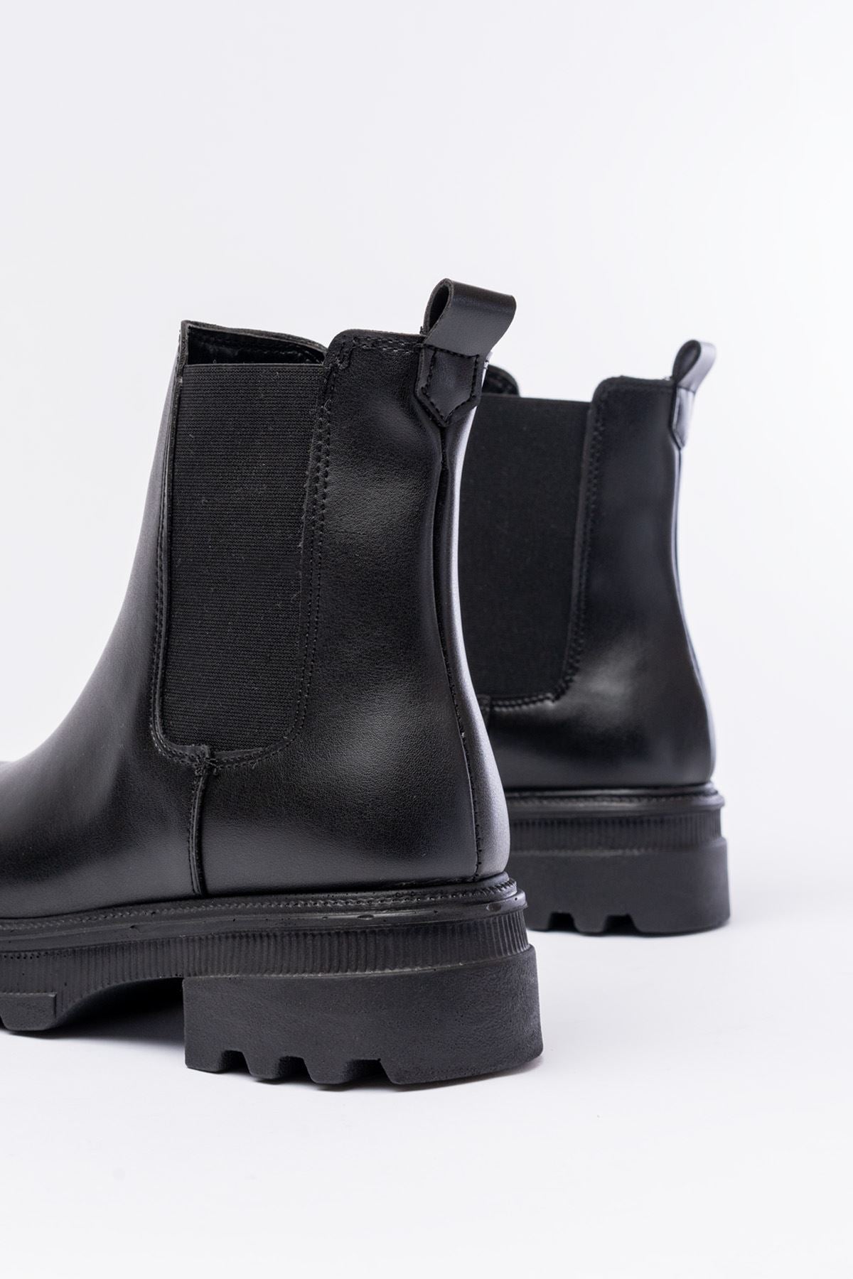 Ayakkabı Aşkı Siyah Kalın Taban Lastikli Günlük Kadın Bot