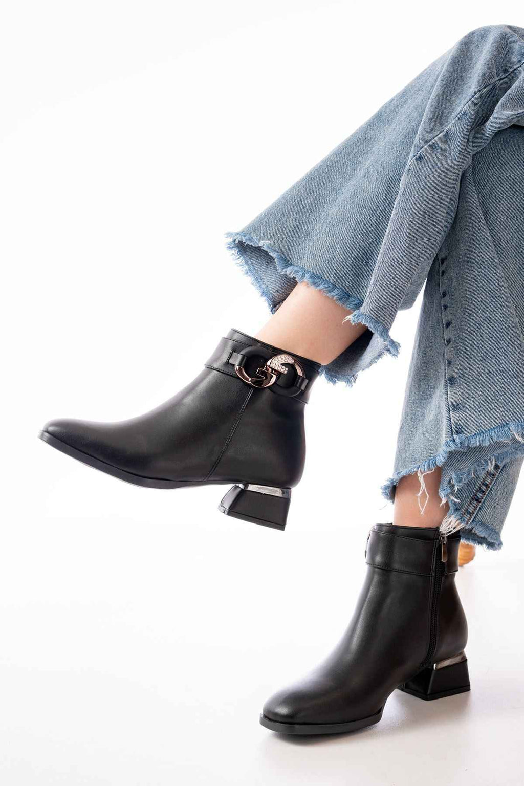 Ayakkabı Aşkı Rm-504 Siyah Toka Aksesuarlı Topuklu Fermuarlı Günlük Kadın Bot