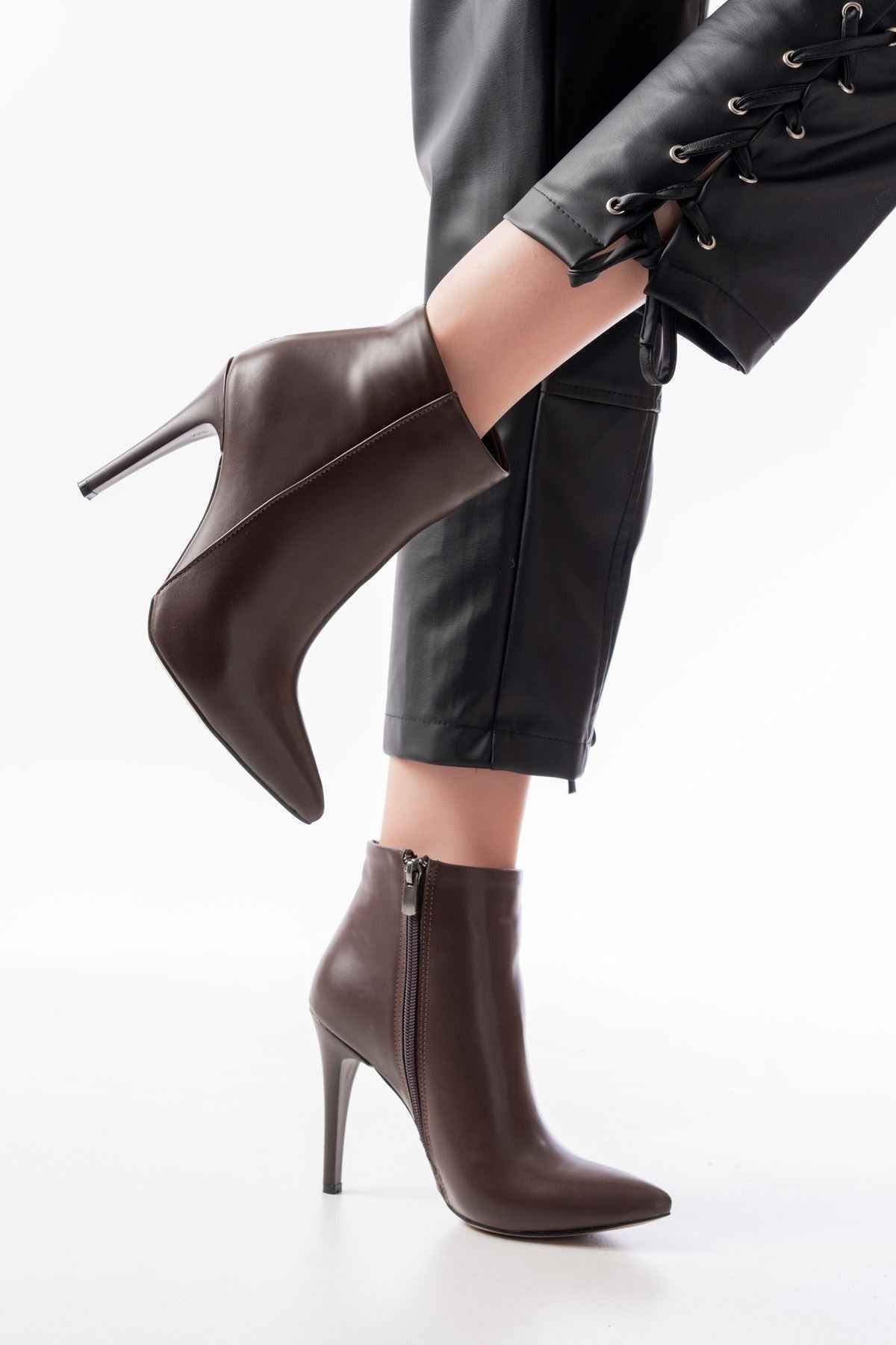Ayakkabı Aşkı Vrt-4802 Kahverengi Yüksek Ince Topuklu Fermuarlı Kadın Bot
