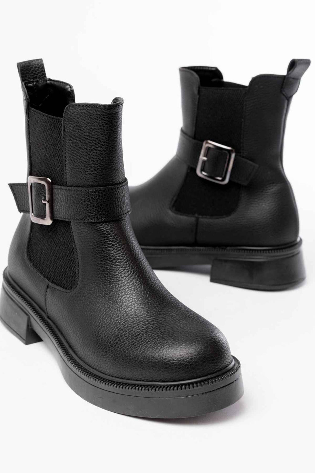 Ayakkabı Aşkı 02-2004 Siyah Toka Aksesuarlı Lastikli Günlük Kadın Bot