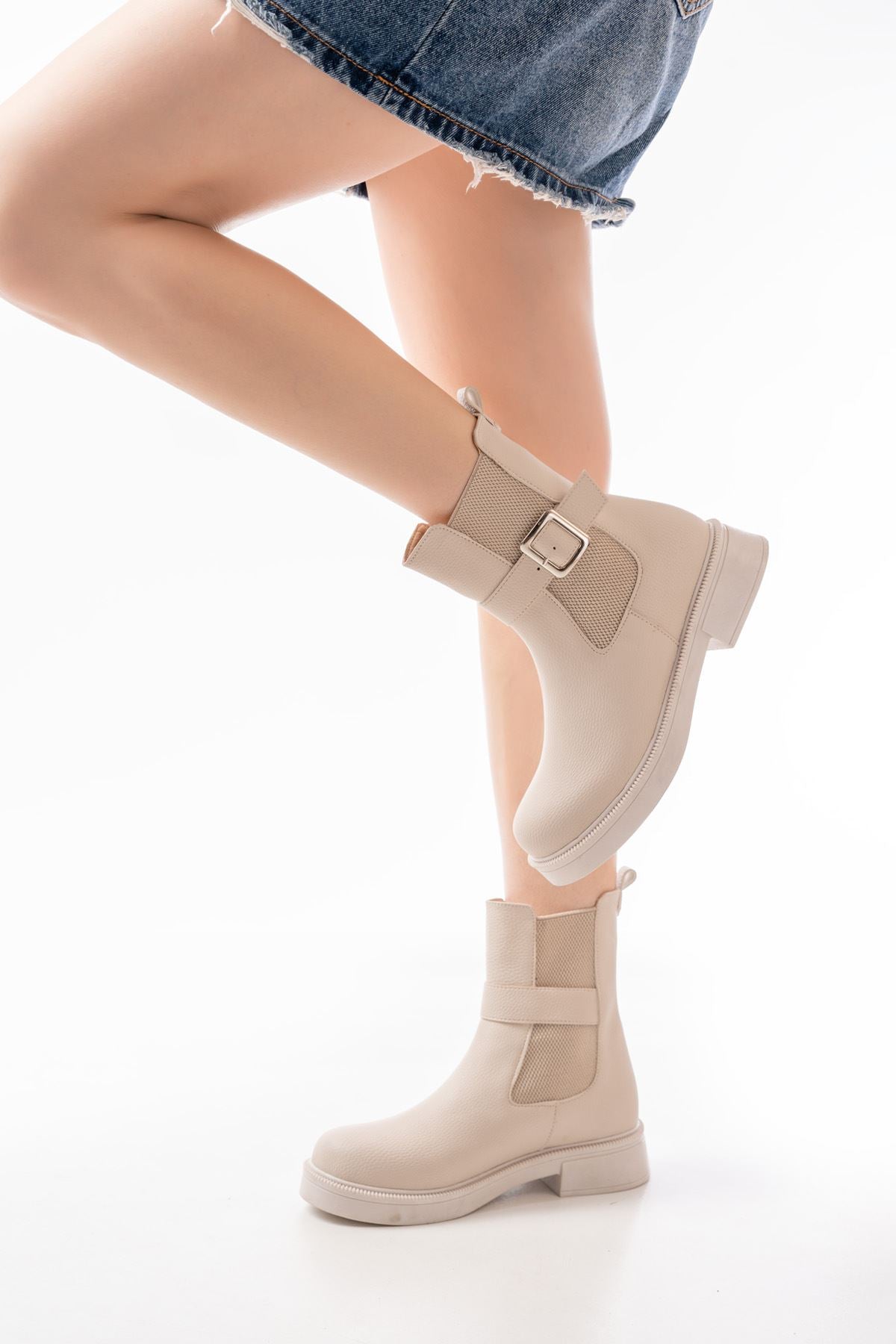 Ayakkabı Aşkı Bej Toka Aksesuarlı Lastikli Günlük Kadın Bot - Ayakkabı Aşkı