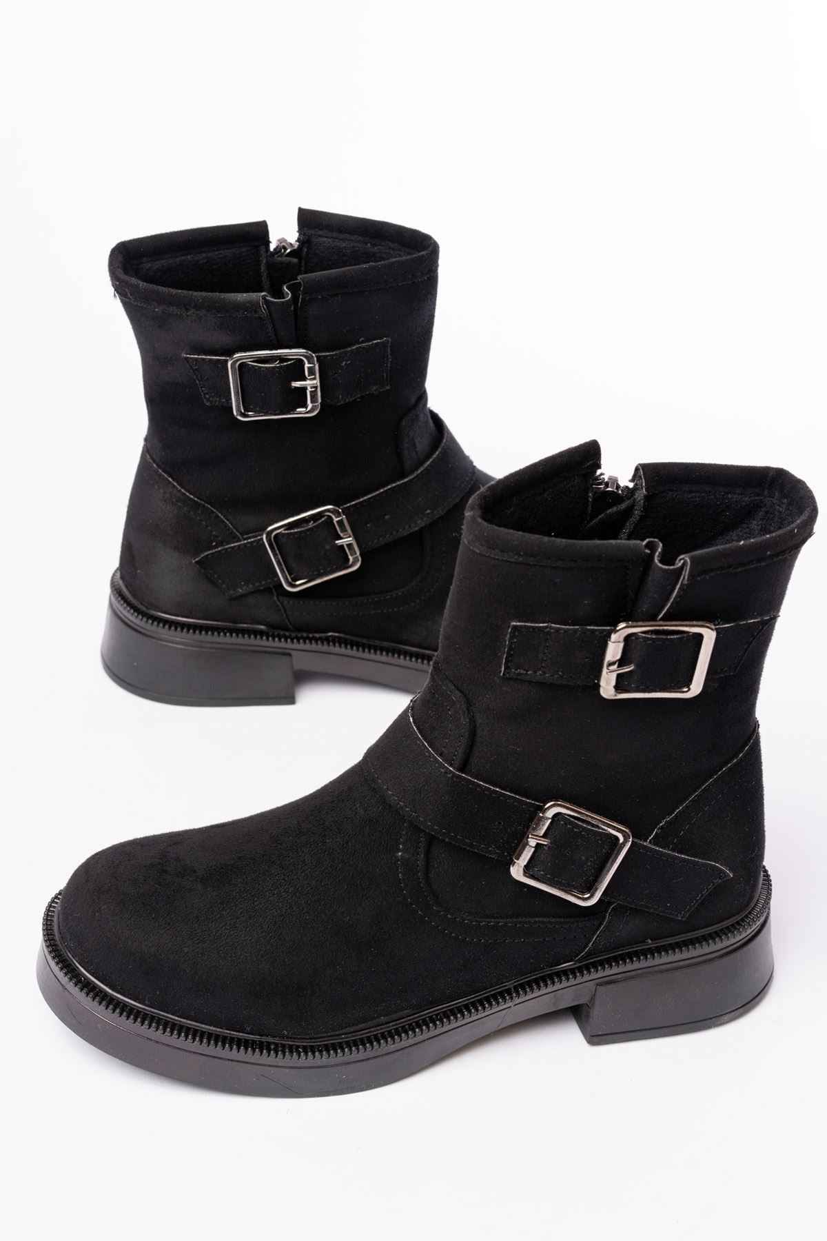 Ayakkabı Aşkı 02-2014 Siyah Süet Toka Aksesuarlı Günlük Kadın Bot