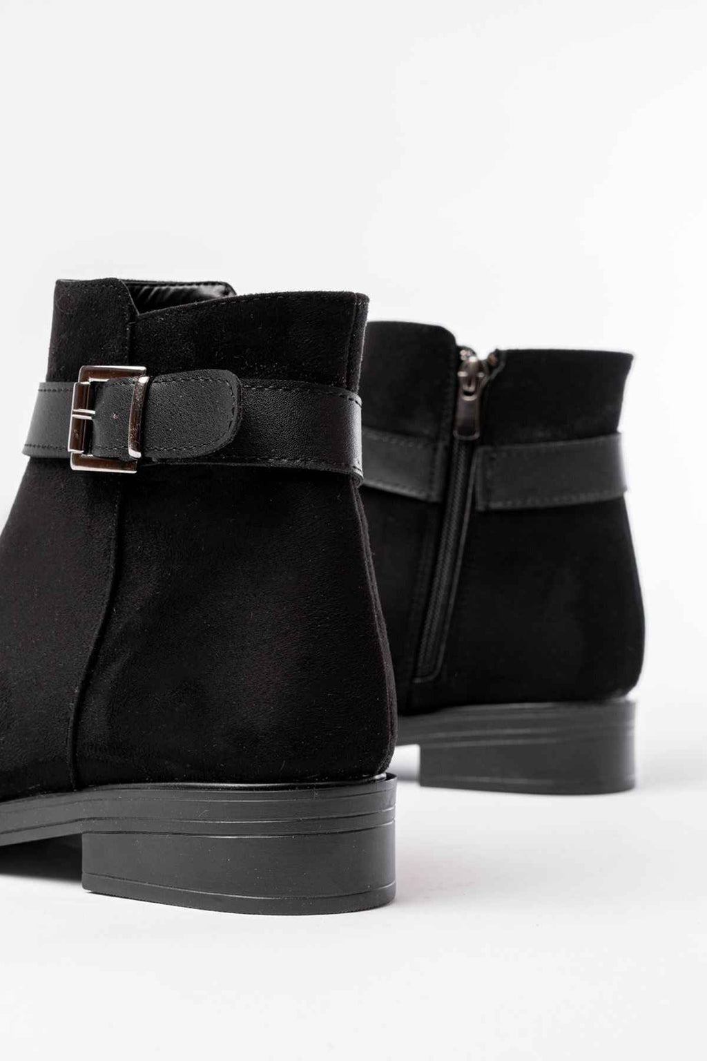 Ayakkabı Aşkı 165-204/1 Siyah Süet Toka Aksesuarlı Fermuarlı Günlük Kadın Bot