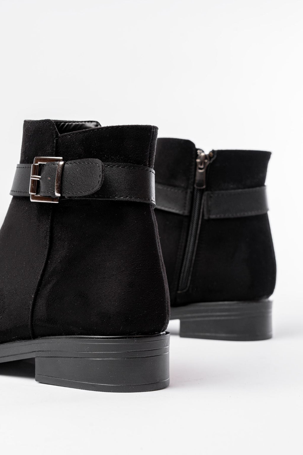 Ayakkabı Aşkı 165-204/1 Siyah Süet Toka Aksesuarlı Fermuarlı Günlük Kadın Bot - Ayakkabı Aşkı