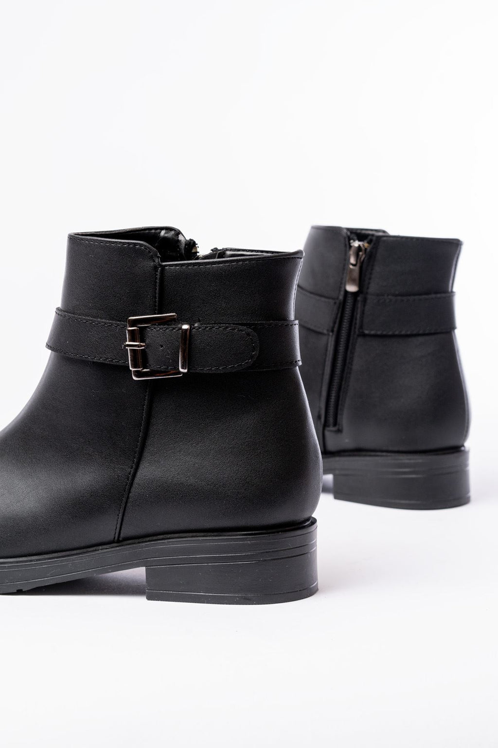 Ayakkabı Aşkı 165-204/1 Siyah Toka Aksesuarlı Fermuarlı Günlük Kadın Bot - Ayakkabı Aşkı