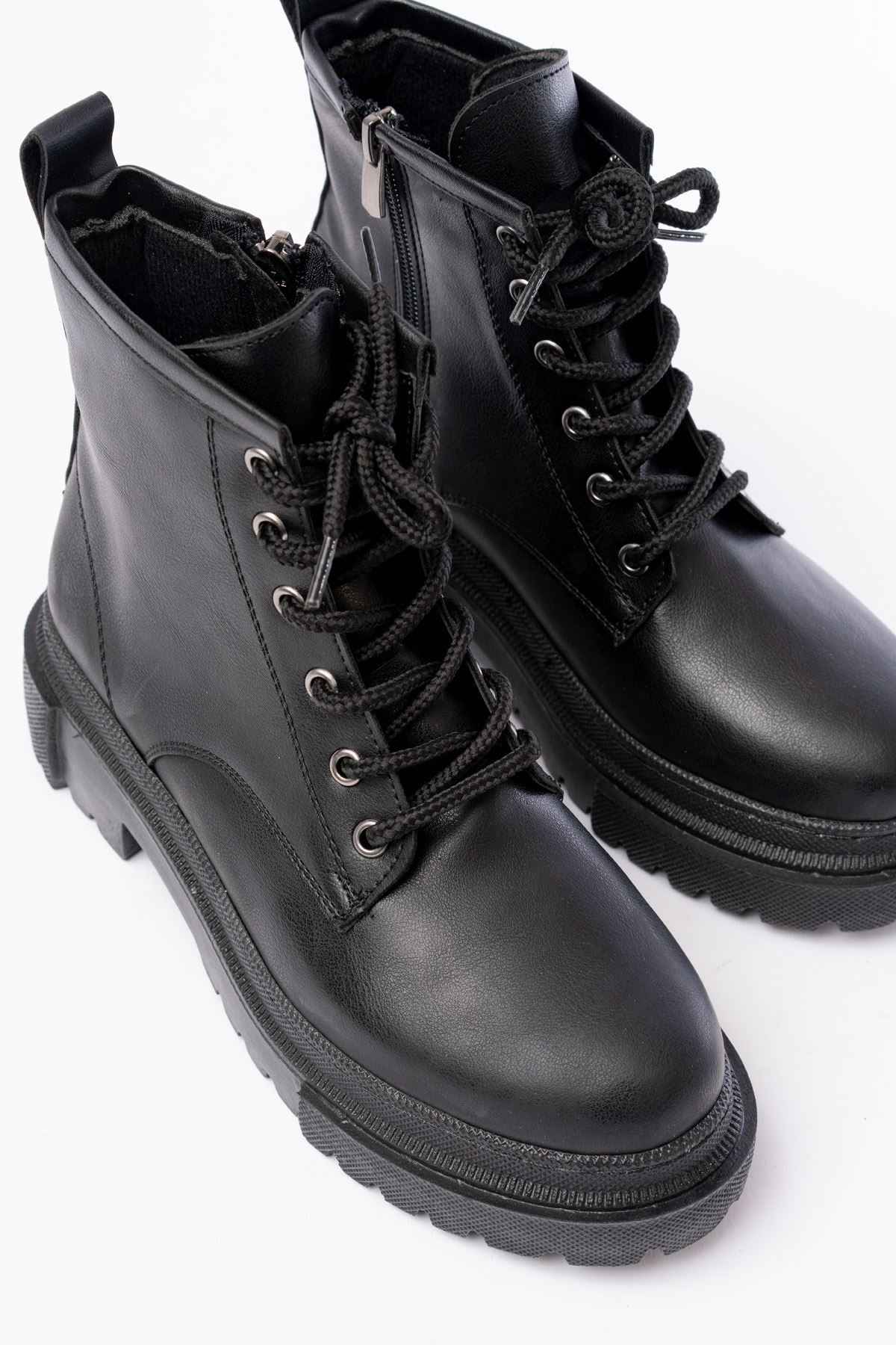 Ayakkabı Aşkı 812-296 Siyah Bağcıklı Fermuarlı Günlük Kadın Bot